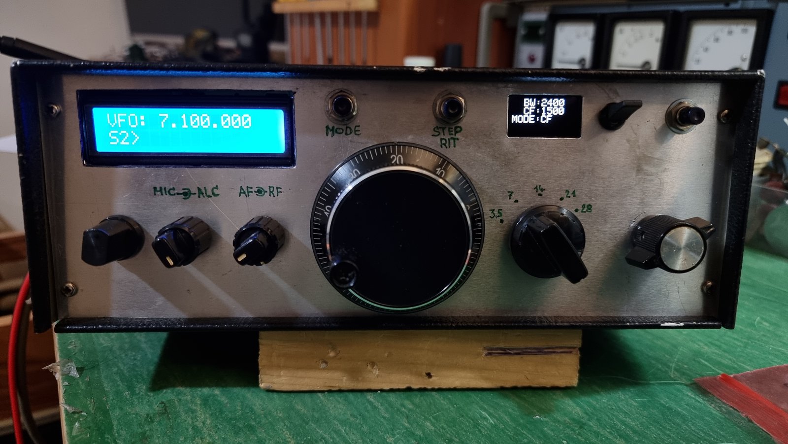 The Atlas 210X front panel running on 40 m, with the new VFO on the LCD, the VariBeam DSP settings on the OLED, and the large tuning knob
