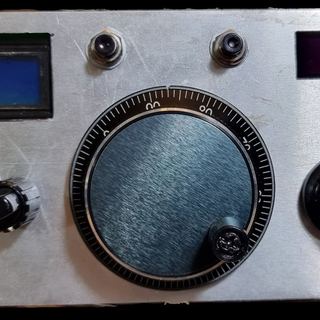 The front plate with the LCD, OLED window and tuning knob